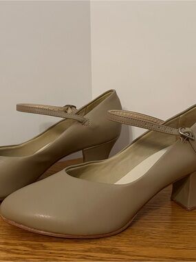 Women’s Size 10 So Danca Women's Ballroom Dance Block Heel Pumps in Taupe